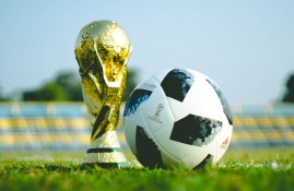 电子竞技app-莱万多夫斯基关键节点惊险取胜，湖人带队取胜！